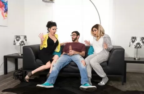 Горячая шлюха Джессика Джеймс и сексуальный парень-ботаник из palgive делают двойной минет и лижут яйца картинка 1