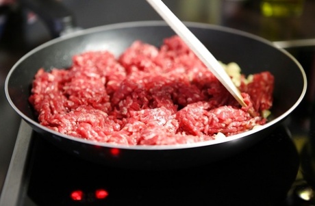 Порнозвезда Алетта Оушен с великолепным телом и улыбкой развлекается дома картинка 5