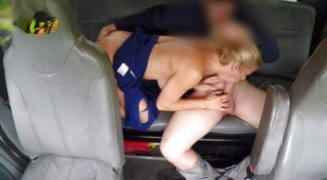 Сексапильная блондинка Алексис выходит на улицу и делает отличный минет картинка 12