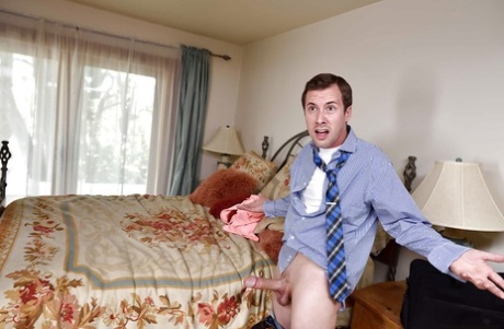 Пышногрудые мамочки Августа Эймс и Ава Аддамс кончают на огромные сиськи картинка 4