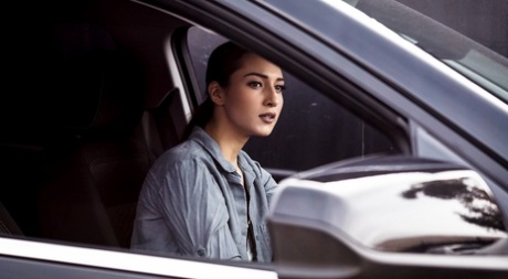 Молодая секретарша Белла Ролланд спасает свою работу, занимаясь сексом со своим боссом картинка 5