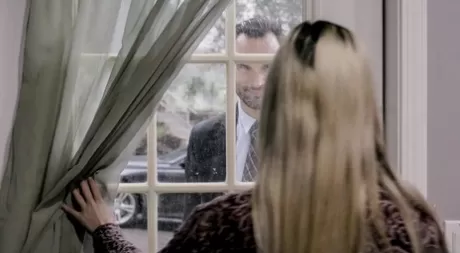 Изменщица блондинка Кристи Стивенс сталкивается с муженьком, пойманным на месте преступления картинка 3