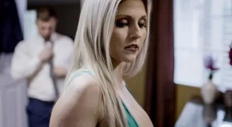 Изменщица блондинка Кристи Стивенс сталкивается с муженьком, пойманным на месте преступления картинка 2