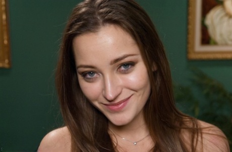 Длинноногая бизнесвумен подчиняется сотруднику-мужчине во время секса в бондаже картинка 13