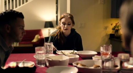 ОБМЕН ДОЧЕРЬМИ РОДИТЕЛИ ДРУГОЙ СЕМЬИ МЕНЯЮТ ДОЧЕРЕЙ, ЧТОБЫ ИСПОЛЬЗОВАТЬ НОВУЮ ДОЧЬ картинка 3