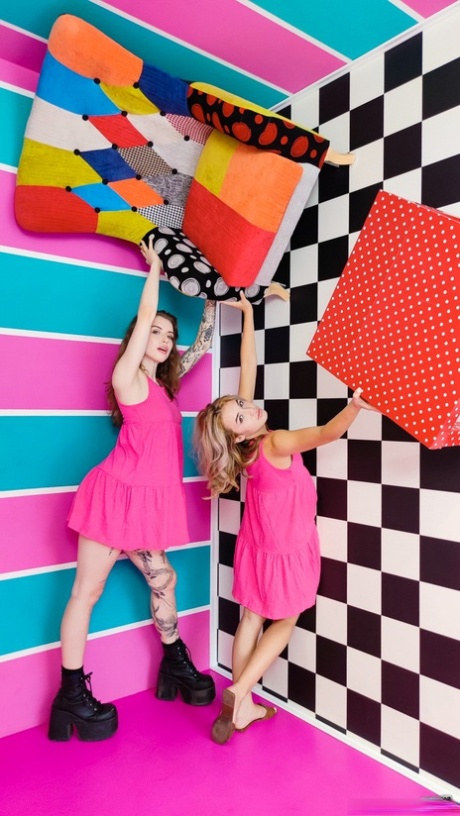 Музей селфи - горячая точка для шлюх женского общества, Часть 1, сцена 01 картинка 3