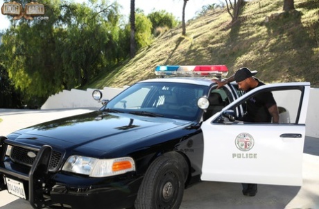 Межрасовый минет, групповуха с брюнеткой картинка 3