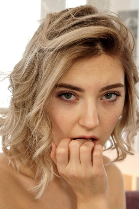 Грязная блондинка леди Джей трахается после прелюдии со своим другом-мужчиной картинка 14