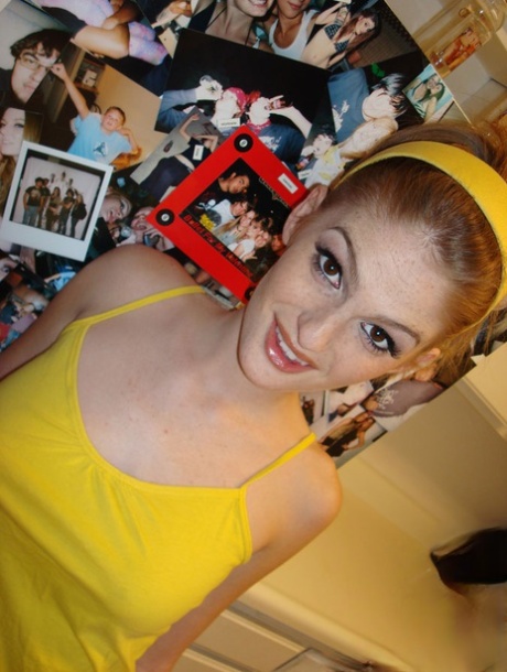 Молодая рыжеволосая любительница Фэй Риган показывает свое великолепное тело картинка 3