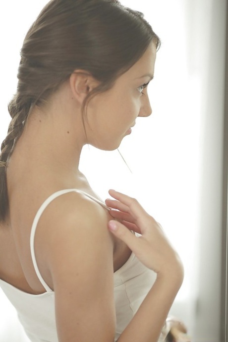 Фокси Ди показывает свою задницу порнозвезды и свои натуральные крошечные сиськи картинка 12