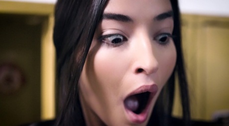 Школьницы Эмили Уиллис и Джанна Диор занимаются лесбийским сексом в кустах картинка 3