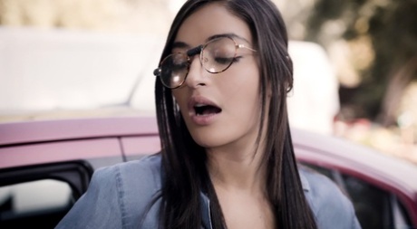 Школьницы Эмили Уиллис и Джанна Диор занимаются лесбийским сексом в кустах картинка 4