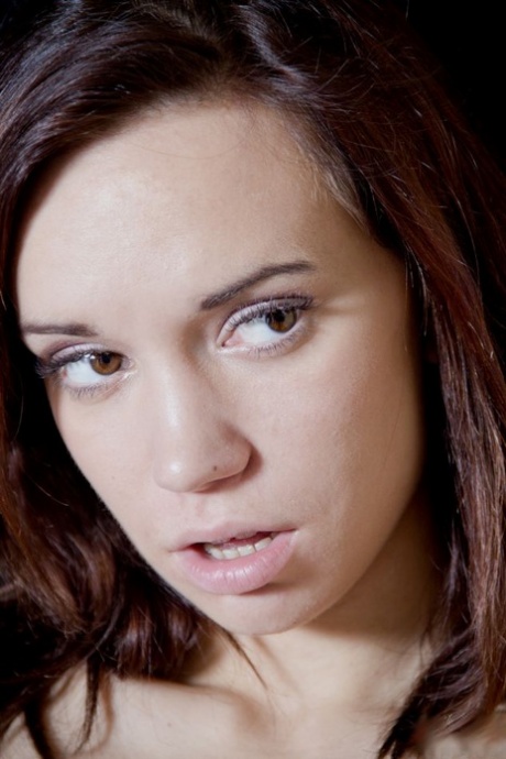 2 молодые девушки занимаются оральным сексом со стариком в его кабинете картинка 10