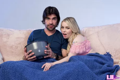 Блондинка Лаки Фейри занимается сексом со своим отчимом в ночь кино картинка 2