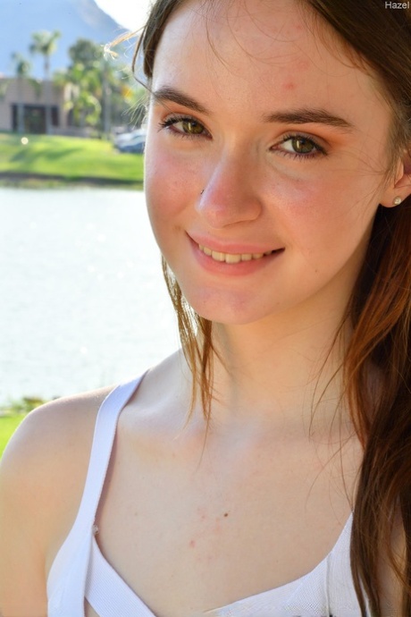 Натуральная рыжеволосая Хейзел сосет фаллоимитатор в обнаженном виде перед тренировкой в тренажерном зале картинка 3