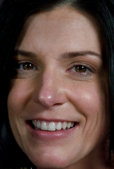 Жесткий принудительный лесбийский секс с Индией Саммер и Брук Ли Адамс картинка 15