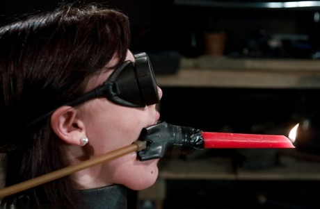 Жесткий принудительный лесбийский секс с Индией Саммер и Брук Ли Адамс картинка 8