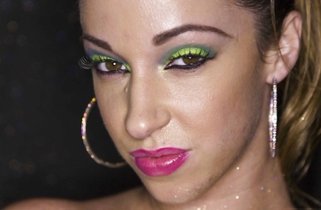 Опасно возбуждающая большая задница и сочная киска горячей милфы Джады Стивенс картинка 6