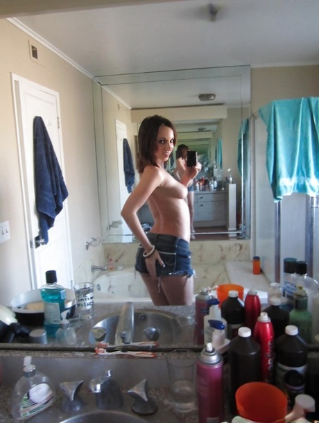 Красотка с большой задницей Джада Стивенс снимает бикини, чтобы показать свое тело картинка 8