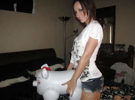 Сексуальная бывшая девушка Джада Стивенс раздевается на кровати, чтобы доставить удовольствие бывшему любовнику картинка 4