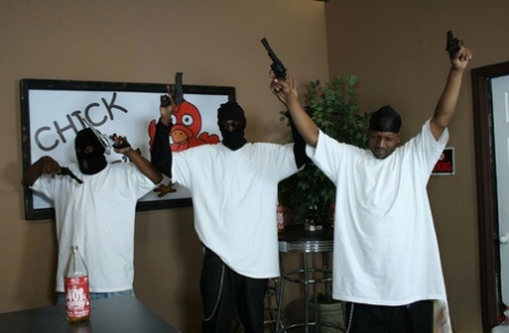 Милашка в униформе Джейден Джеймс трахается прямо в офисе картинка 4