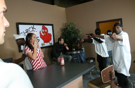 Милашка в униформе Джейден Джеймс трахается прямо в офисе картинка 2