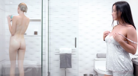 Девушки - ранние пташки, сцена 01 картинка 4