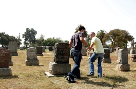 Красотка с большой грудью Алексис Бриз занимается диким жестким анальным сексом картинка 2