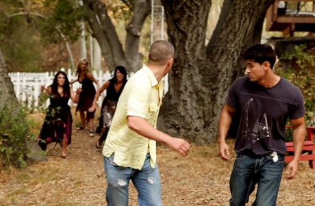 Красотка с большой грудью Алексис Бриз занимается диким жестким анальным сексом картинка 3