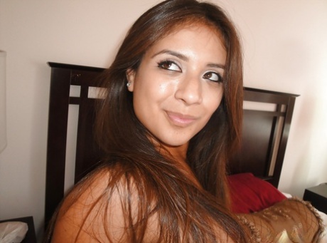 Сексуальную латиноамериканку Джинкс Мейз ласкает пальцами и трахает старик картинка 8