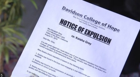 Латиноамериканка Кейша Грей спасает свой студенческий образ жизни, становясь секс-рабыней картинка 2