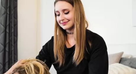 Девочки-подростки Хлоя Капри и Лэйни Грей занимаются лесбийским сексом вместо учебы картинка 4