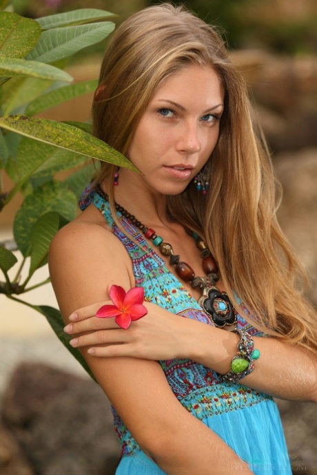 Европейская гламурная красотка Кристал Бойд дебютирует как молодая порнозвезда на открытом воздухе картинка 9