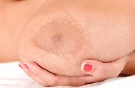 Европейская толстушка Кристал Свифт теряет огромные упругие сиськи перед мастурбацией картинка 4