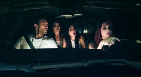 Новоиспеченная вдовица занимается сексом со своим покойным мужем, когда он возвращается в виде зомби картинка 3