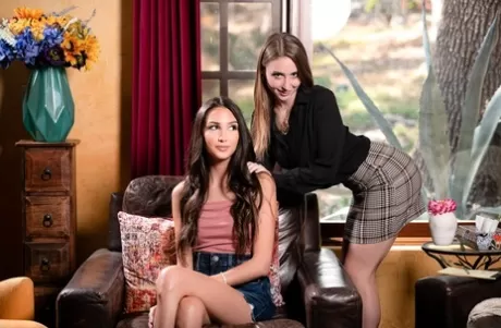 Девочки-подростки Наталья Никс и Лэйни Грей впервые занимаются лесбийским сексом картинка 5