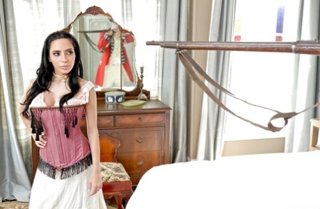 Потрясающая Лела Стар находится под арестом, но она предпочитает сексуальное наказание картинка 7