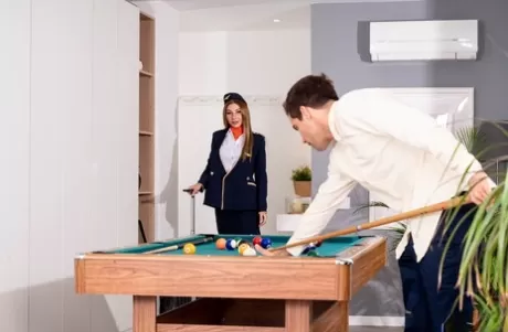 Сексуальные стюардессы Лика Стар и Мэрилин Кристал занимаются сексом втроем во время пересадки картинка 4