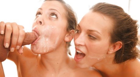 Прелестные подростки Лили Лав и Кейша Грей трахаются втроем картинка 16