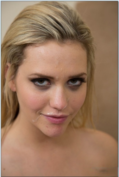 Сладко-симпатичная девушка страстно трахается и получает сперму на лицо картинка 16