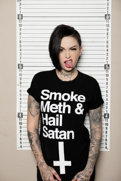 Различные девушки лесбиянки трахаются и целуют языком девушек-единомышленниц картинка 13