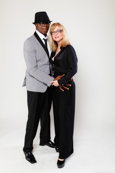 Знаменитая порнозвезда Нина Хартли позирует обнаженной с порнозвездой мужского пола Шоном Майклзом картинка 11