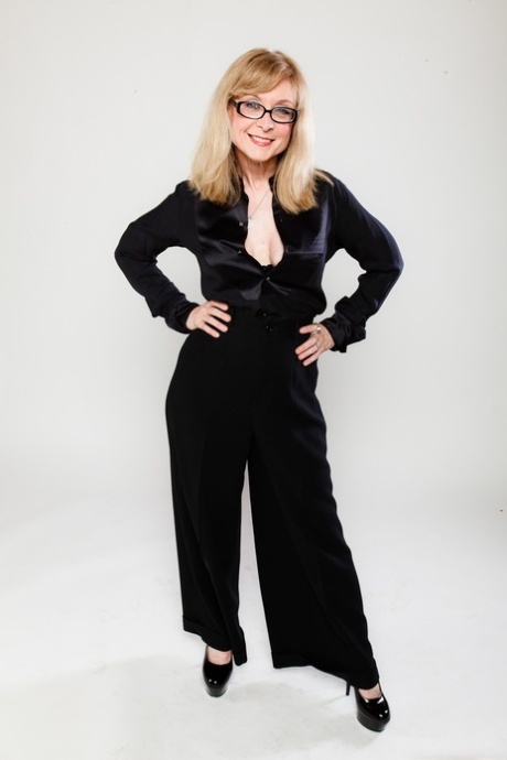 Знаменитая порнозвезда Нина Хартли позирует обнаженной с порнозвездой мужского пола Шоном Майклзом картинка 4