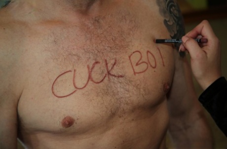 Жена с большим сиськом делает горячую сперму в жопе с Би-би-си в межрасовом сексе втроем с рогоносцем картинка 2