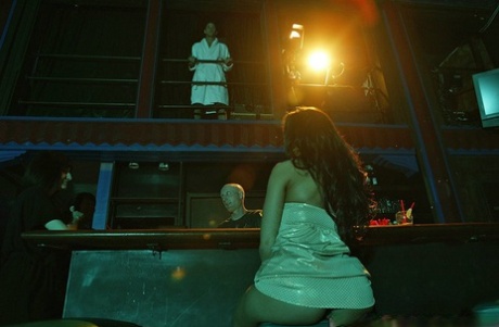 Грудастая порнозвезда Рэйчел Старр наслаждается большим твердым членом в своей сочной пизде картинка 11