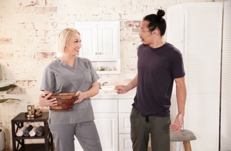 Массаж Нуру - угощение моего дяди, сцена 01 картинка 2