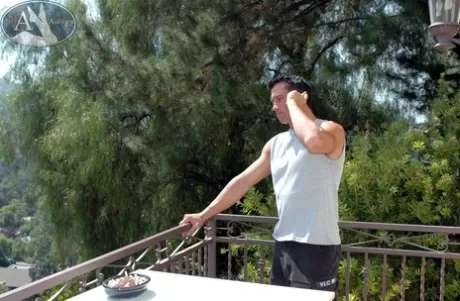 Сара Стоун с косичками вылизала свою киску и залила сиськи спермой картинка 2