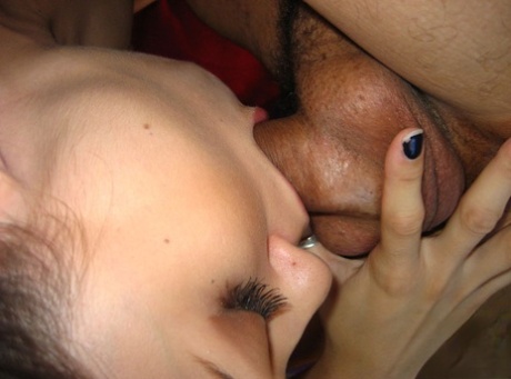 Стервозная порнозвезда Саша Грей делает глубокий минет огромному члену и съедает порцию спермы картинка 14