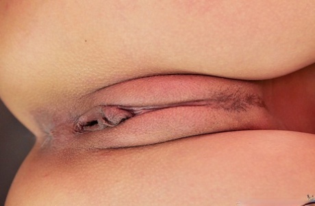 Сексуальная красотка с пушистой попкой Шалина Дивайн занимается групповым сексом вчетвером картинка 11