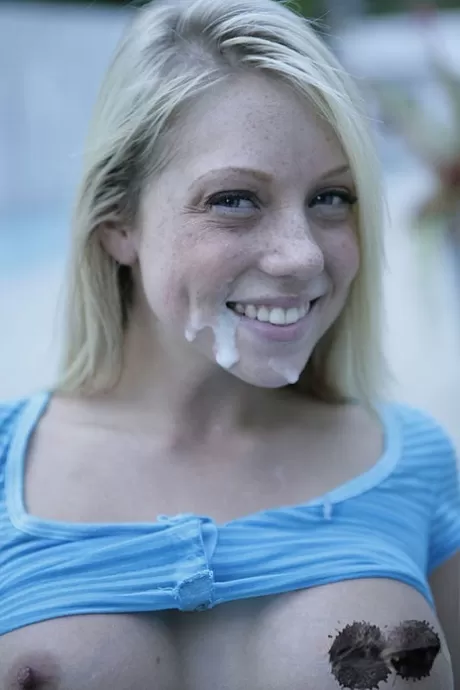 Грудастую блондинку трахают и кончают на ее улыбающееся личико на открытом воздухе картинка 16